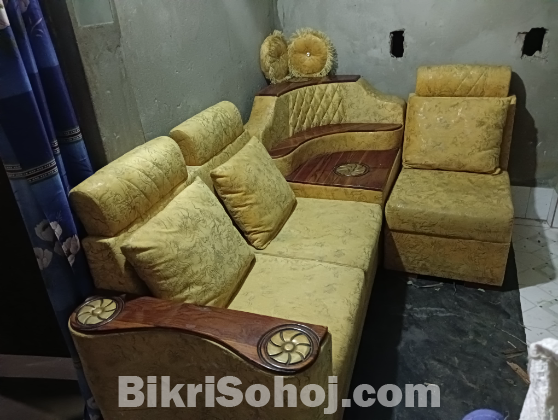 ৫ সিটের কর্ণার সোফা সেট (সেগুন কাঠ)একেবারে নতুন কন্ডিশন